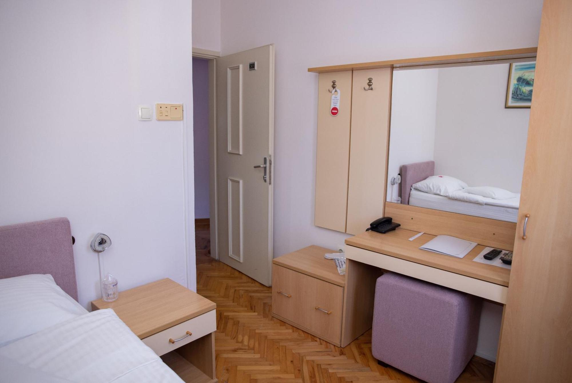 Motel New Sanatron Bosanski Novi Luaran gambar