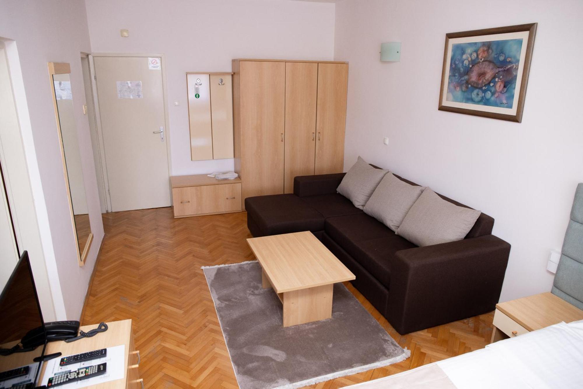 Motel New Sanatron Bosanski Novi Luaran gambar