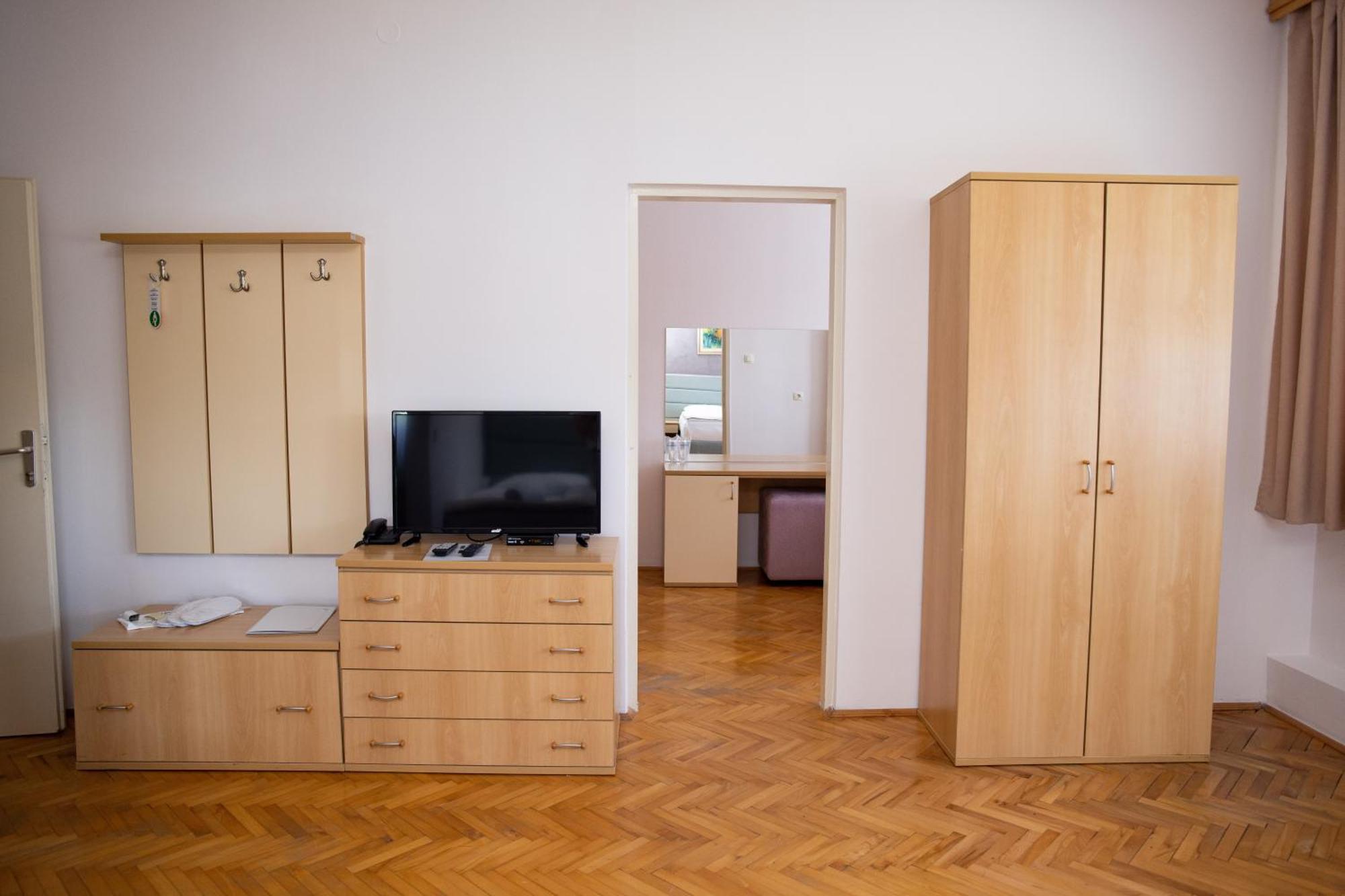 Motel New Sanatron Bosanski Novi Luaran gambar